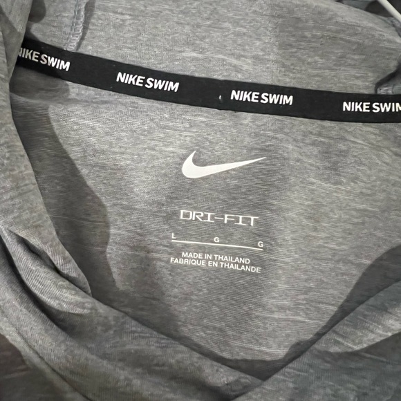 Nike Dri-Fit Large Hooded Shirt - Nike Swim - Picture 3 of 3
